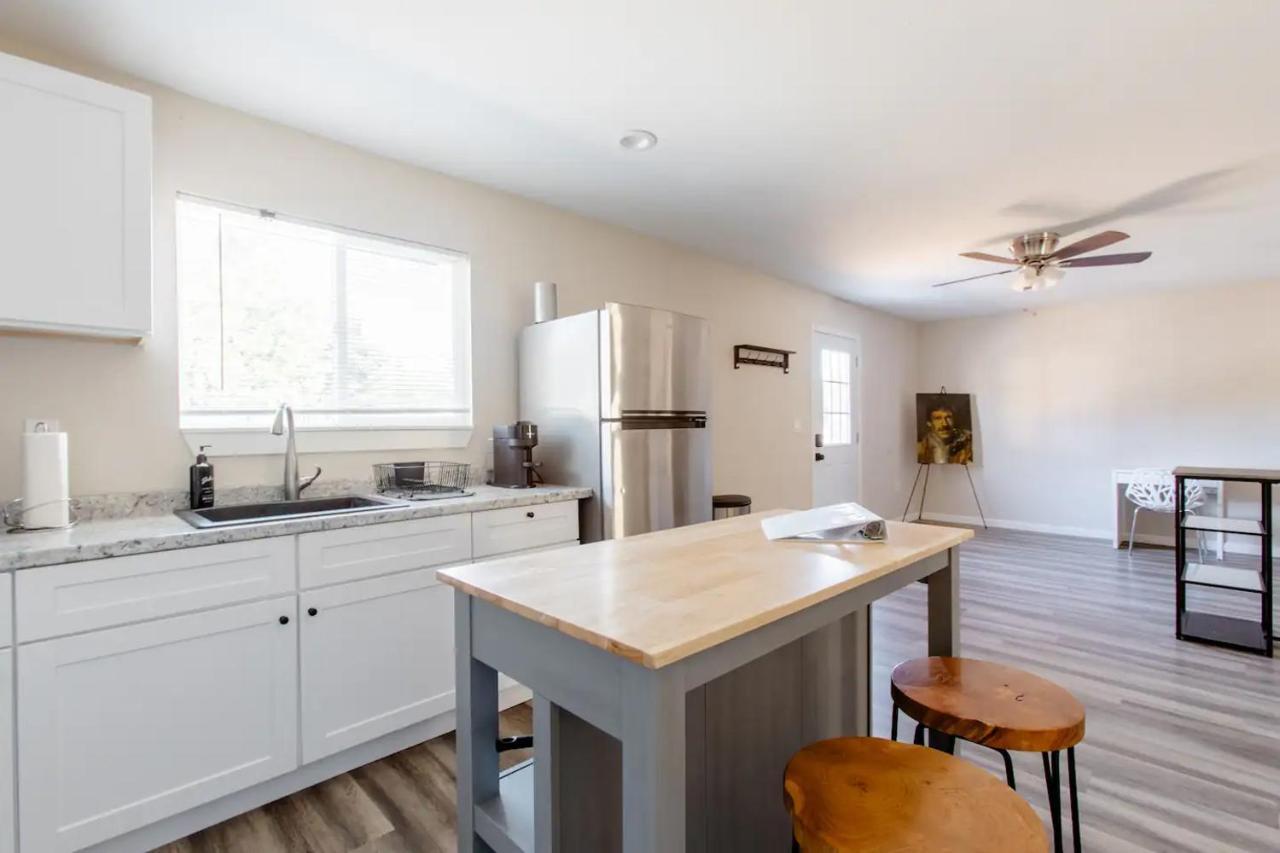 Beautiful Spacious Guest Home Розвилл Экстерьер фото